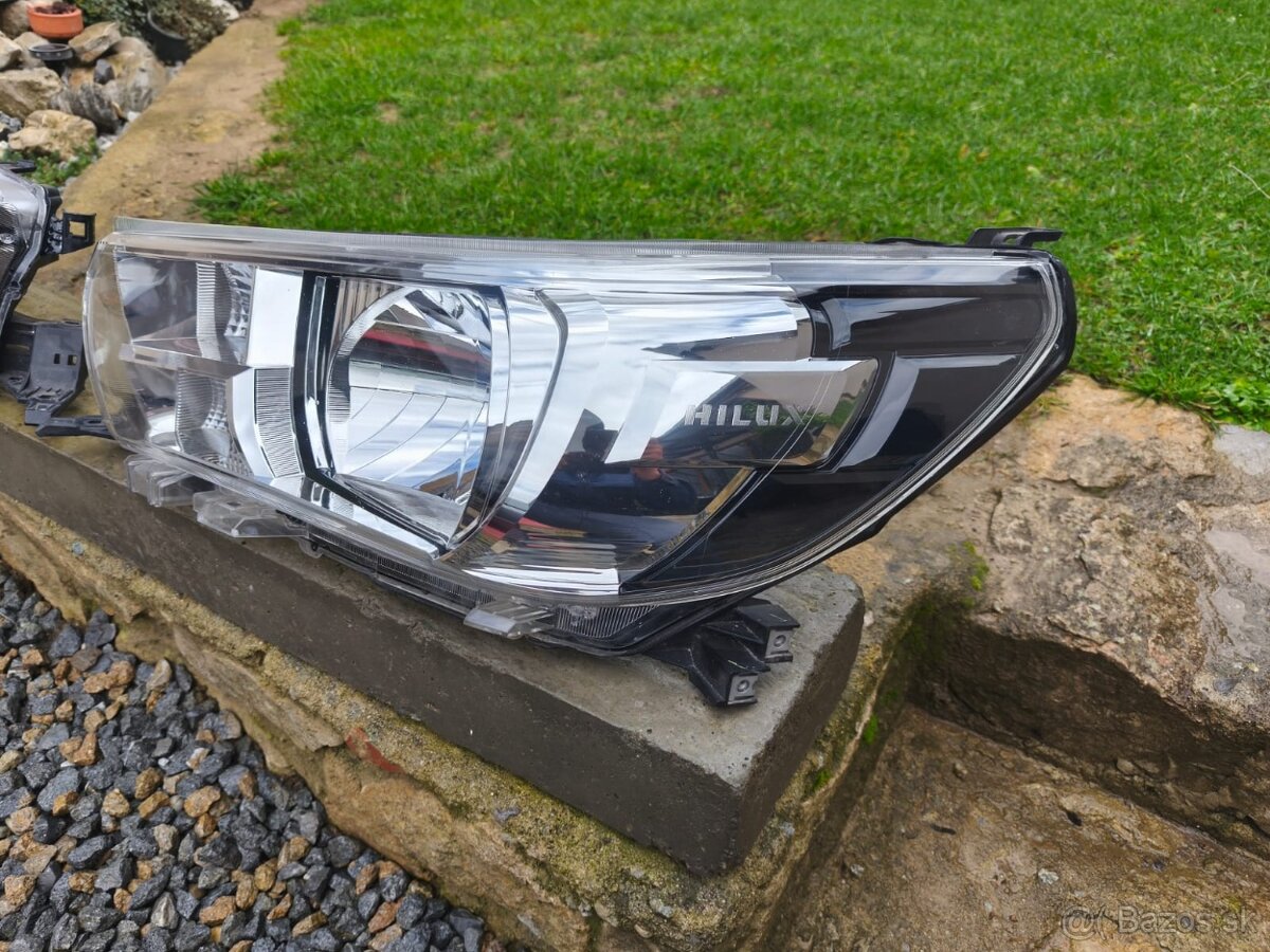 Predné svetlá na Toyota Hilux 2015-2020 - 8