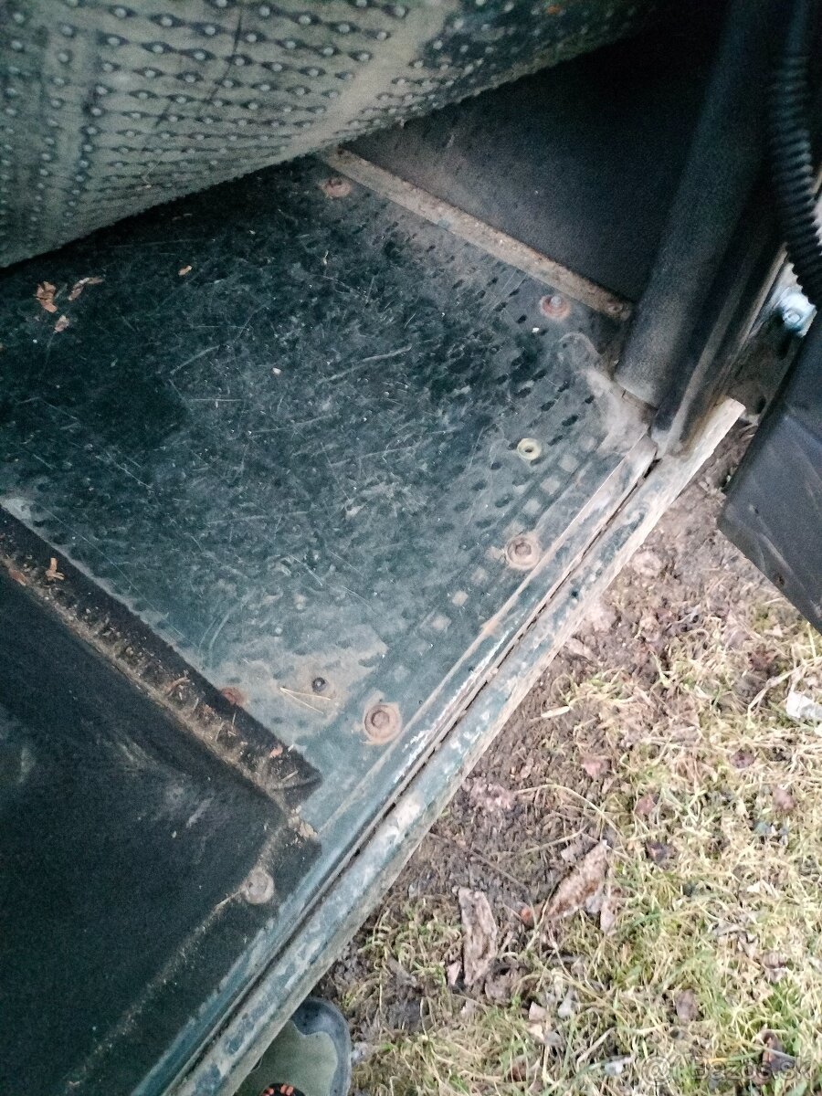 Land Rover Defender - 8