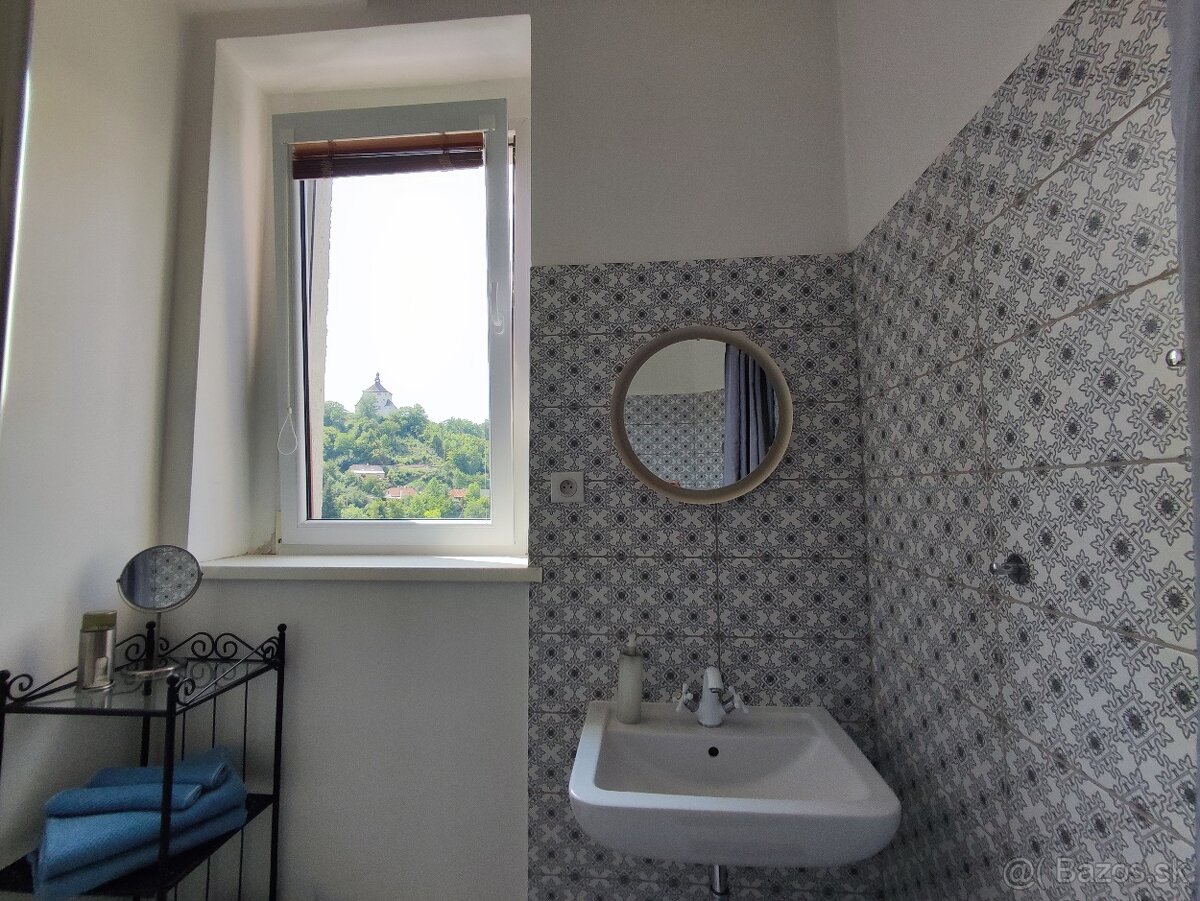 Slnečný 2izb.byt s jedinečným výhľadom - 8