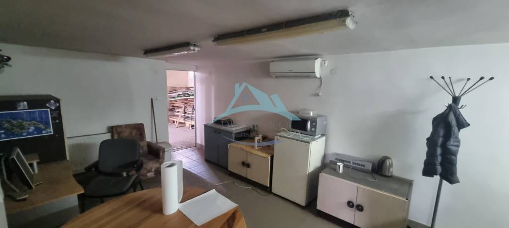 LOGISTICKÉ CENTRUM PRI TRANZITNOM KORIDORE - 8