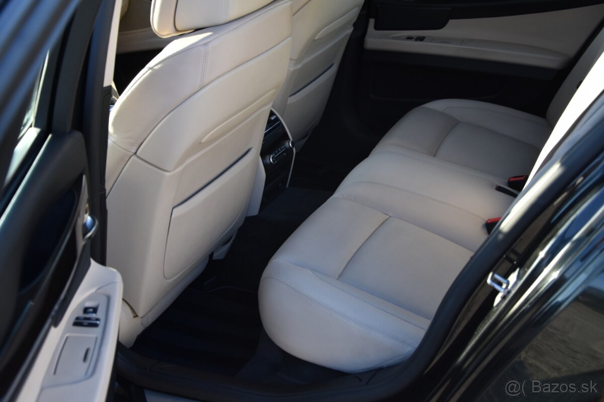 BMW Rad 7 750i xDrive - 8