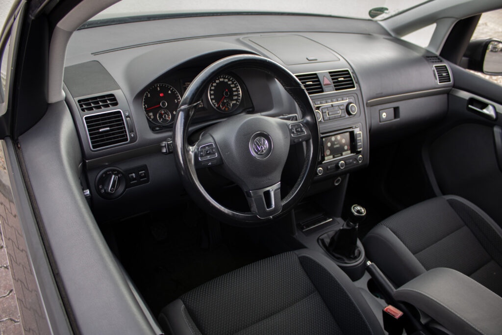 Volkswagen Touran - 8