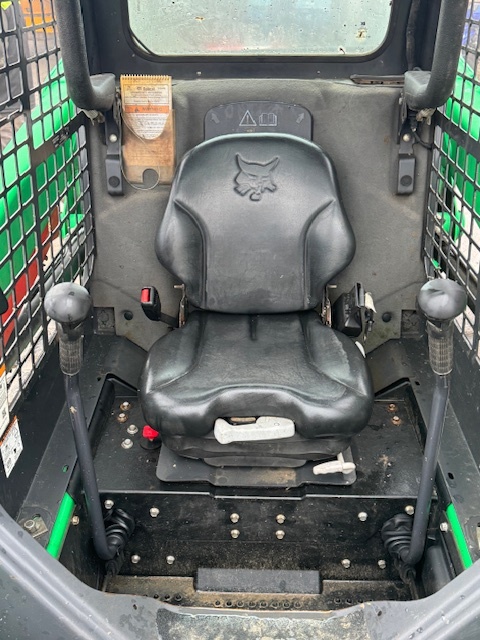 Smykový pásoví nakladač Bobcat T550 - 8