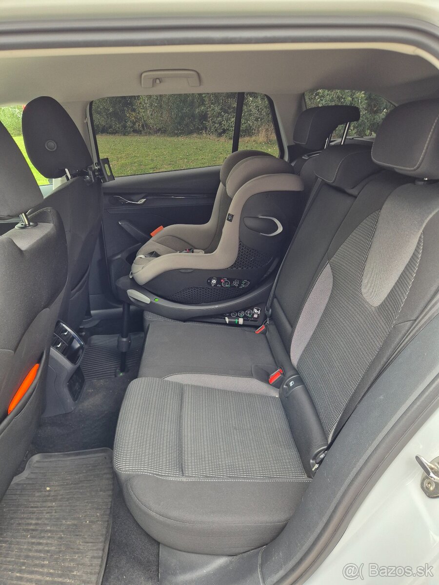 Škoda Octavia combi 2.0 TDI - 8