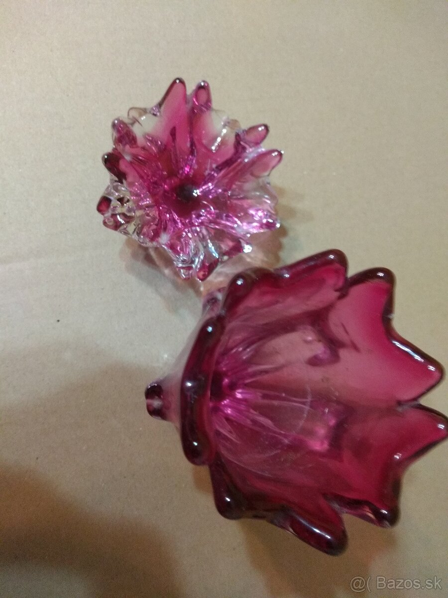 ČERVENÁ VÁZA A POPOLNÍK - 8