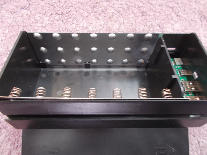 Predám prenosnú Powerbanku T21-PD pre batérie Li-Ion 18650 - 8