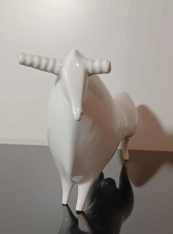 Porcelánový zberateľský býk Royal Dux Brusel - 8