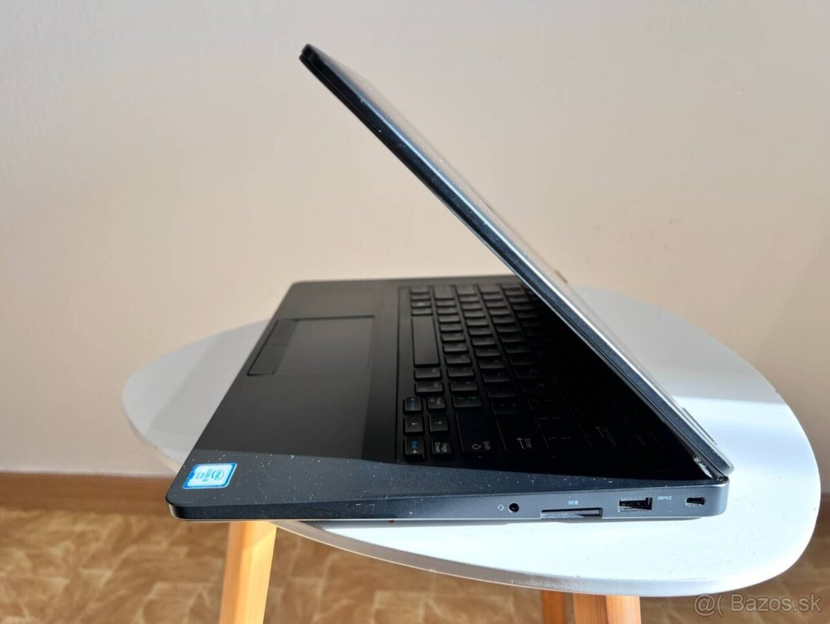 Notebook 14" DELL.Intel i5-6300U 2x2,40GHz.8gb ram.120g SSD - 8