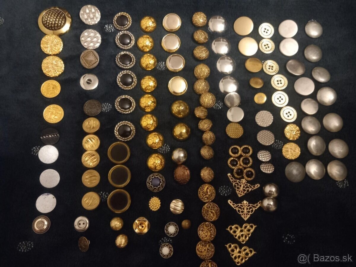 Staré kovové gombíky - 8