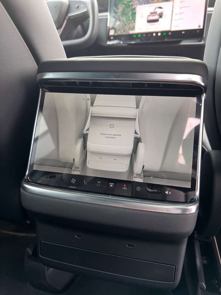 Tesla X - 8