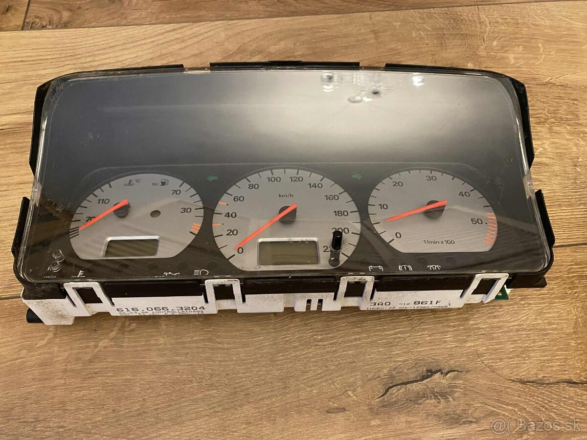 Prístrojová doska na VW PASSAT B4 variant - 8