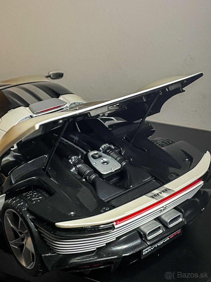 Bburago Ferrari SP3 Daytona 1:18 - 8