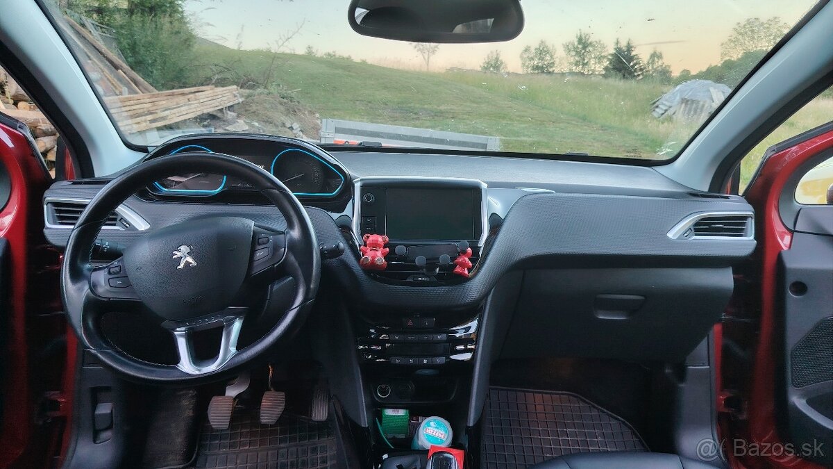 Peugeot 2008 - 8