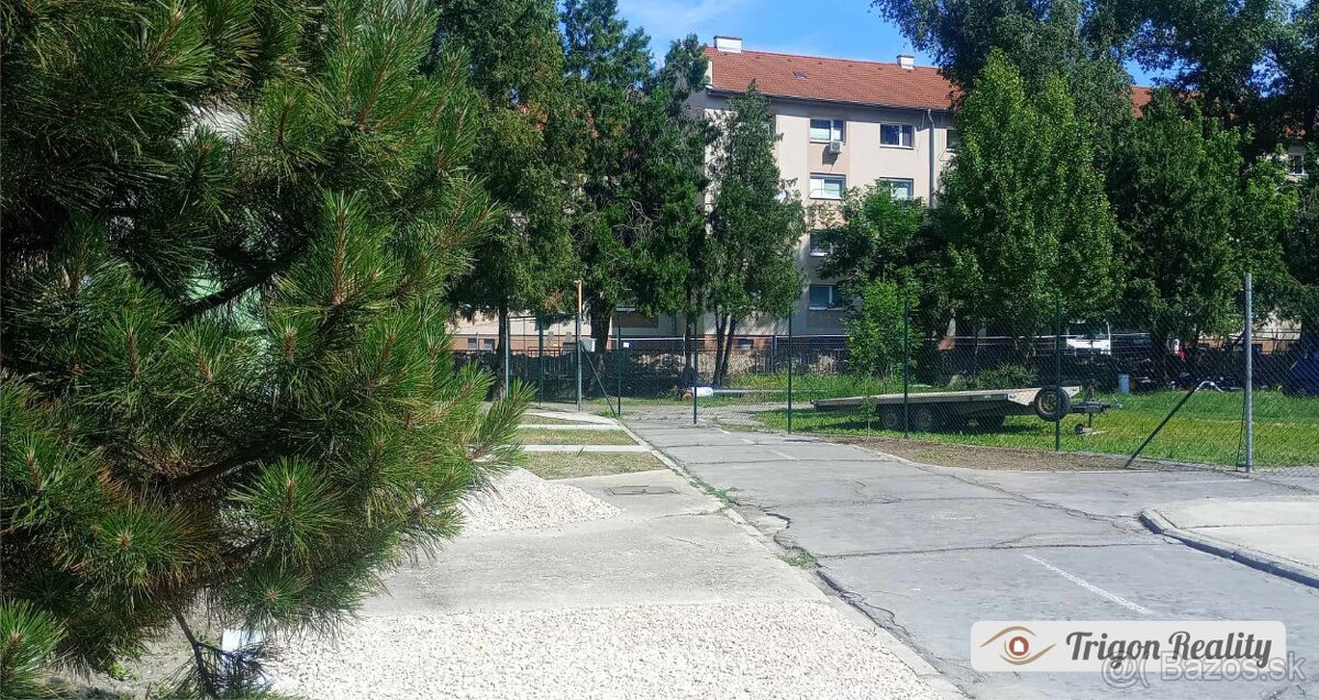 Veľká garzónka v polyfunkčnom objekte - 8