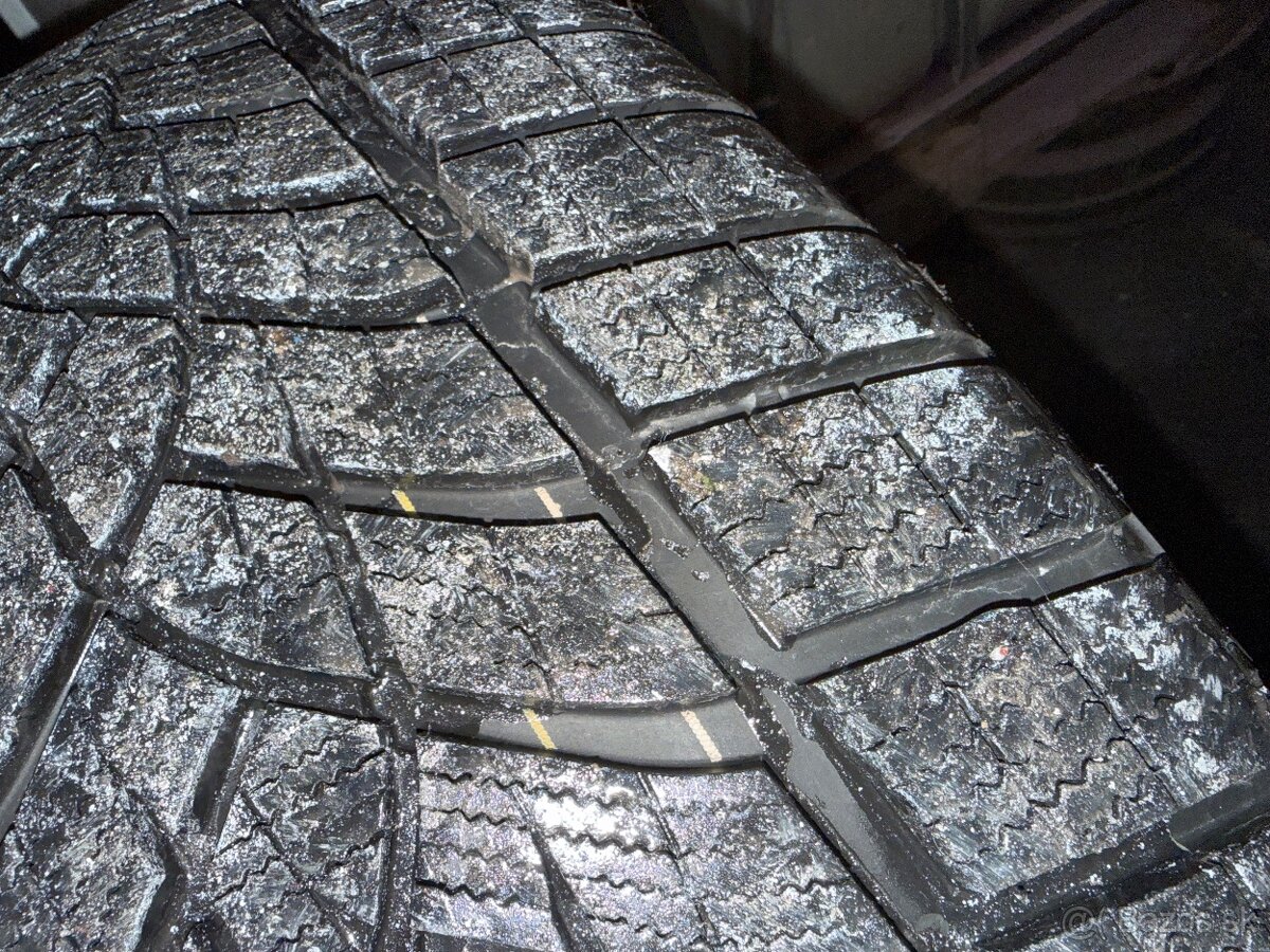 275/45R21 ZIMNE 4ks GOODYEAR ULTRAGRIP 7,5mm - 8