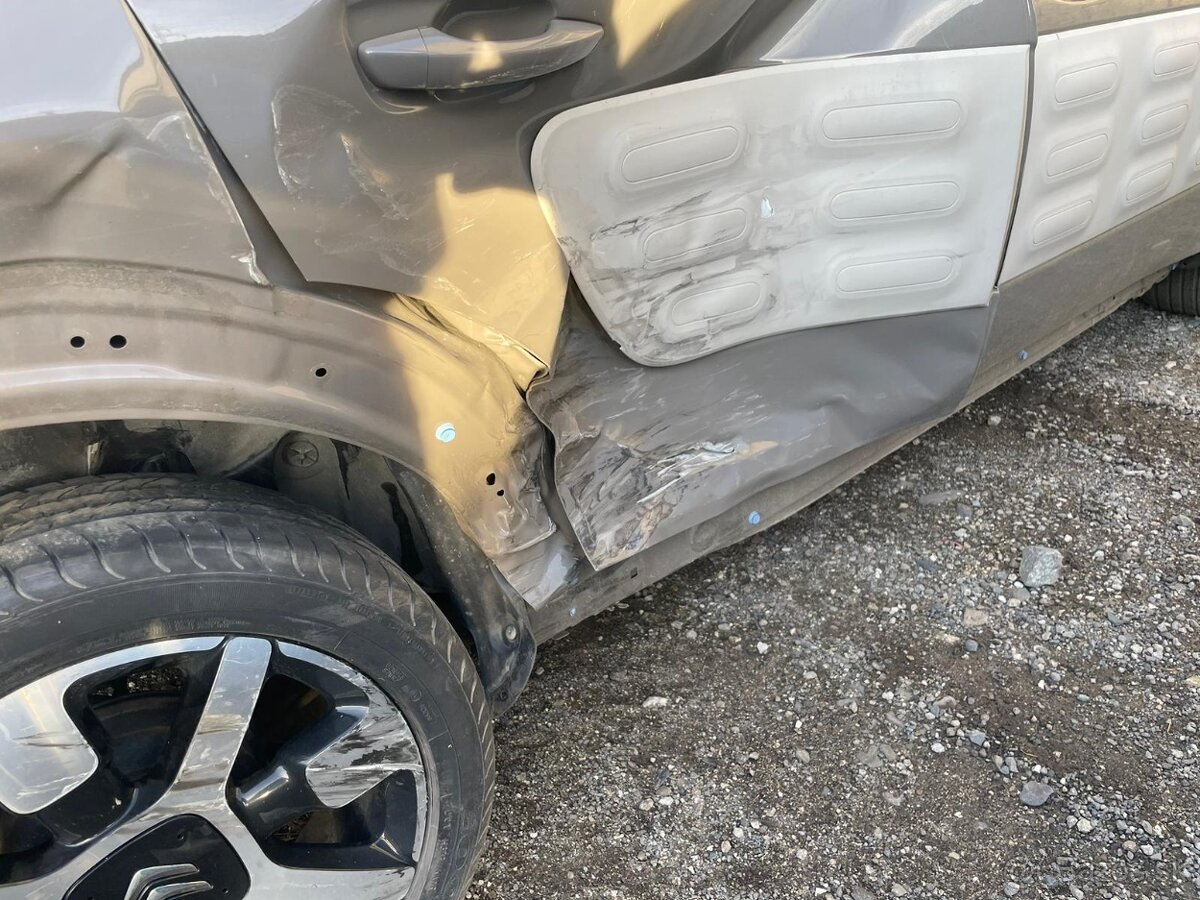 Citroen C4 Cactus 1.2 60kw, r.9/2014, klima - 8