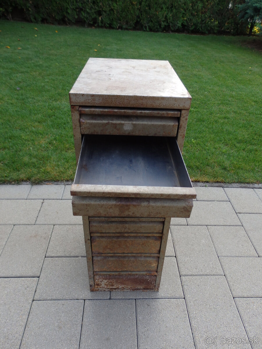 Plechové skrine - 8