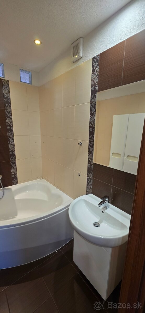 Prenájom - 3-izbový byt - Hriňová - Lúčna ulica - 8