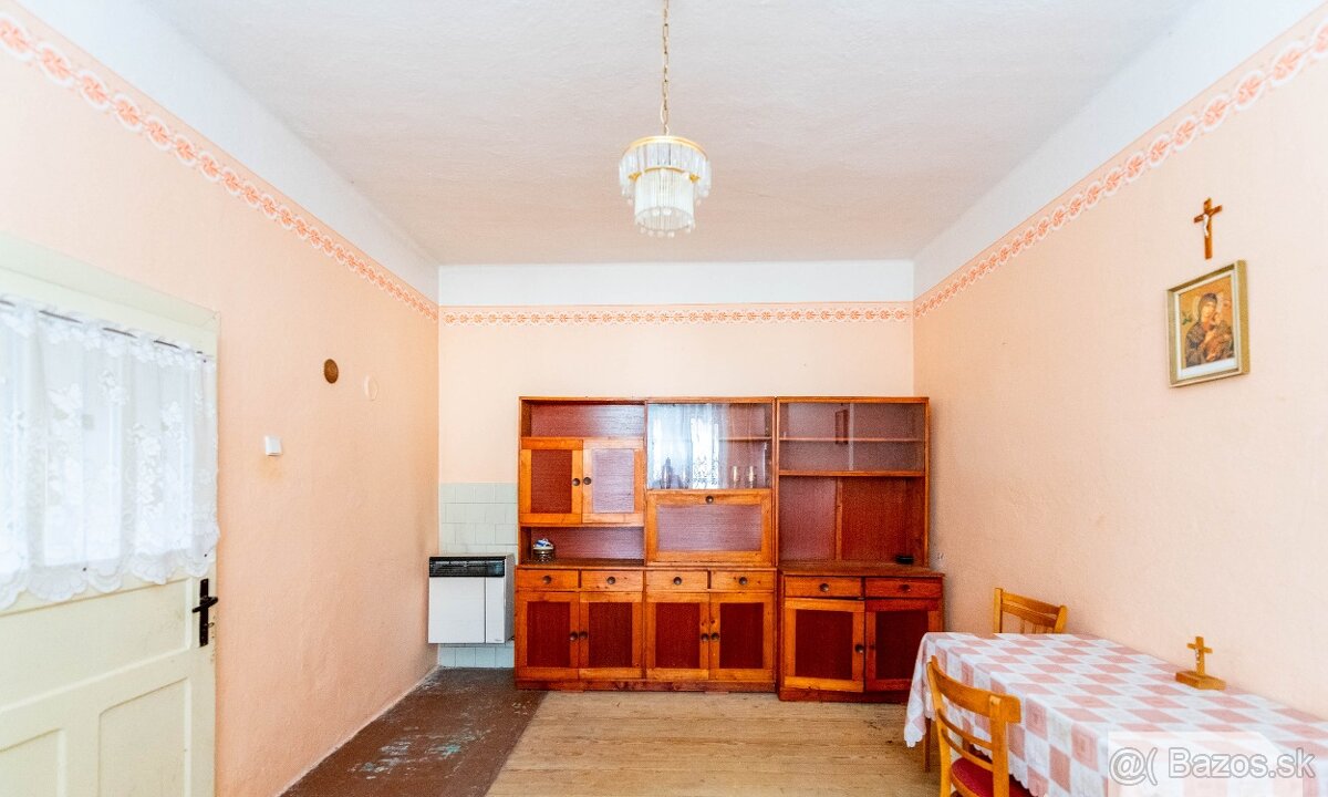 Predám rodinný dom so záhradou - 8