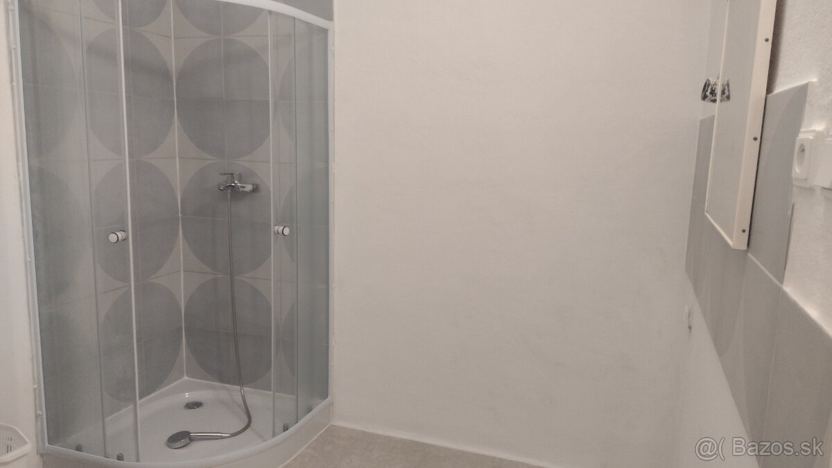 4.izbový Rodinný dom v obci Hul - 8