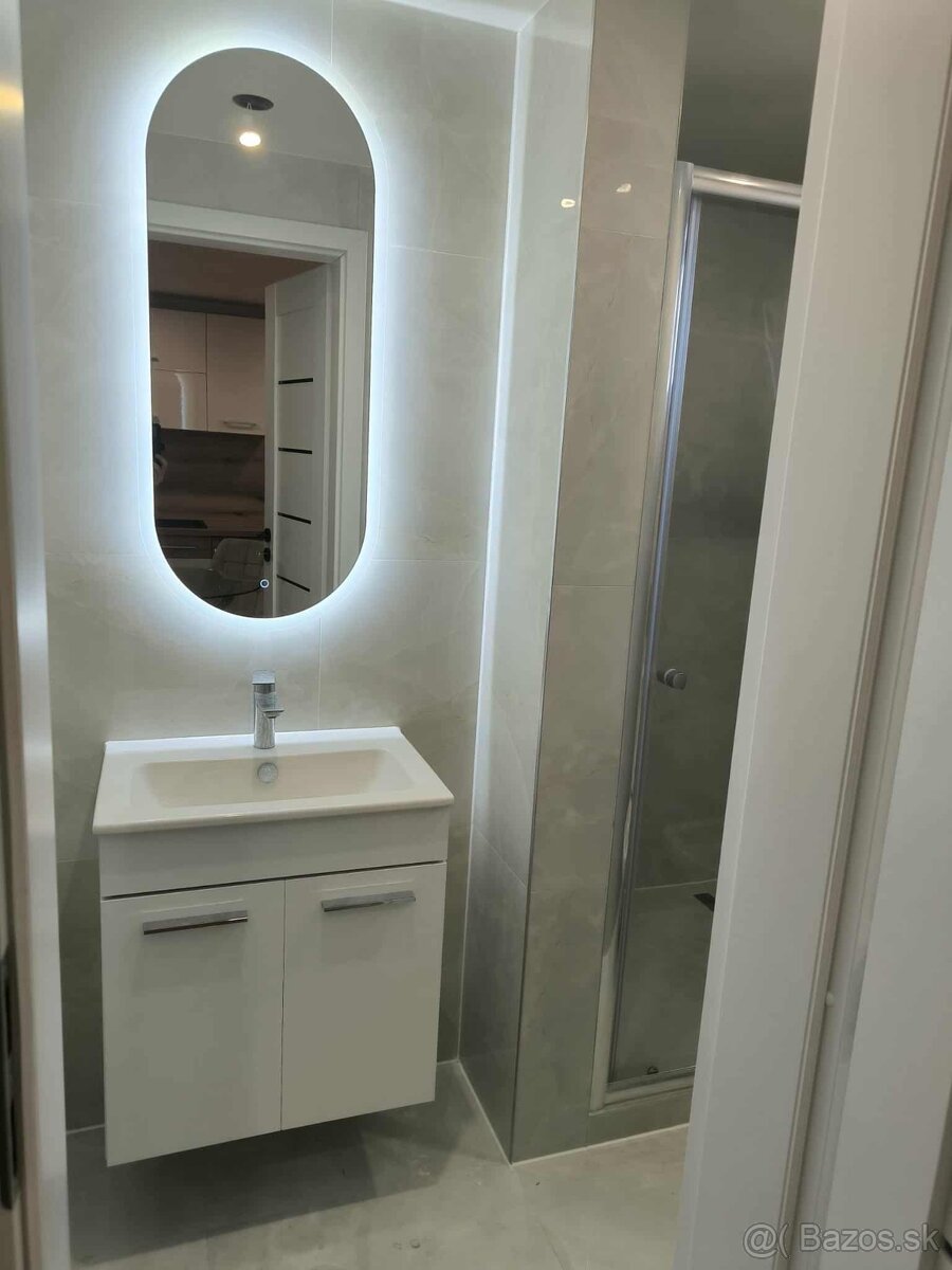 Prenájom bytu na námestí - 8