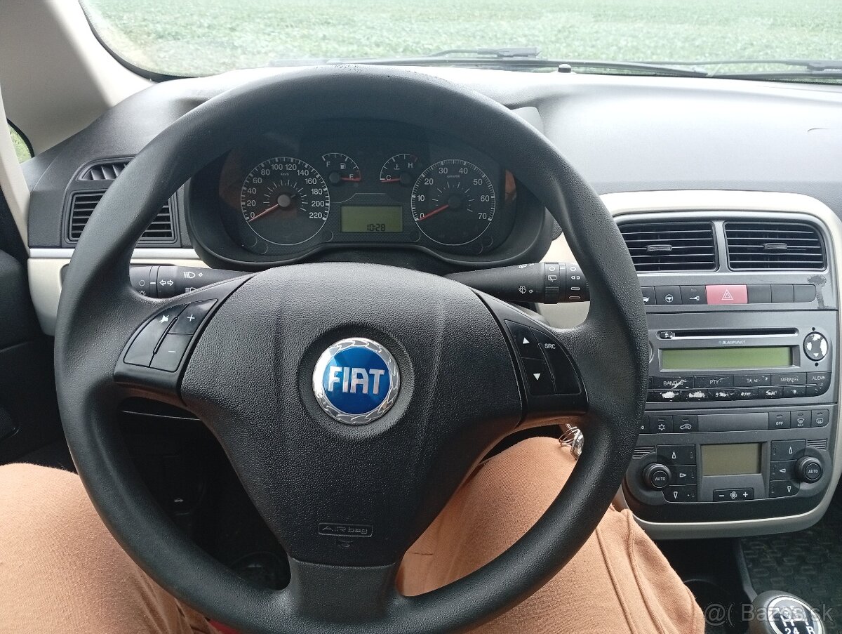 Predám Fiat Punto geande 1.4 benzín 57 kw - 8