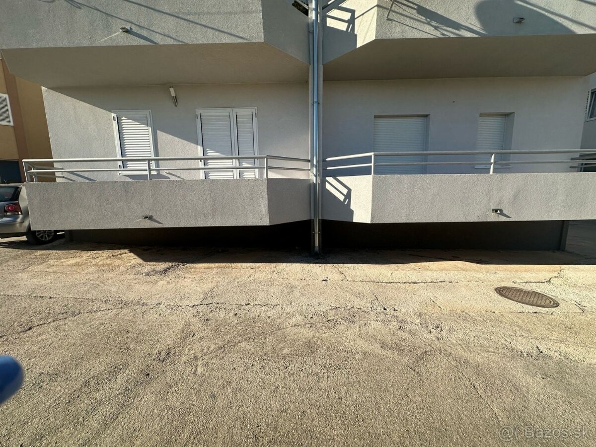 Chorvátsko 3 izbový apartmán 100 m od pláže pri Splite - 8