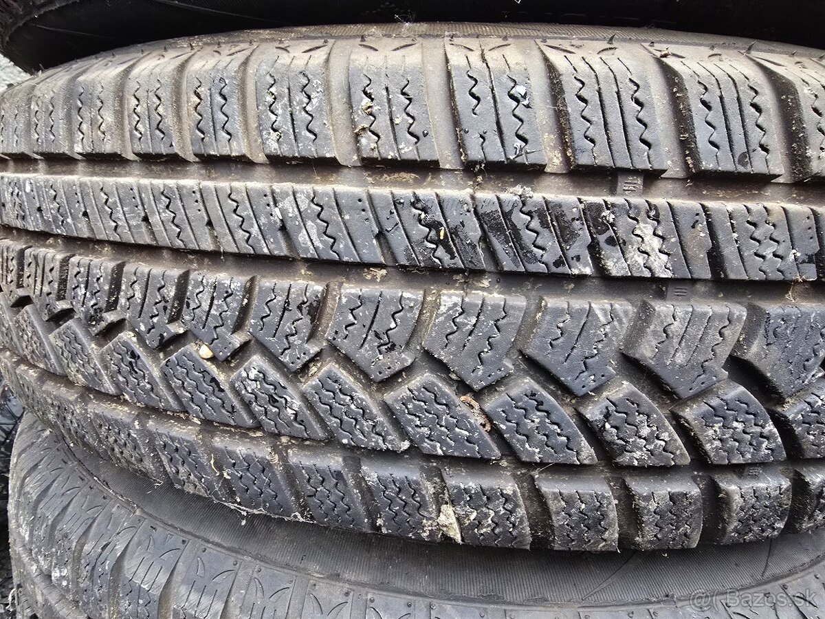 Nove Zimne pneu s diskom origi honda 205/70 R15, 5x114,3 - 8