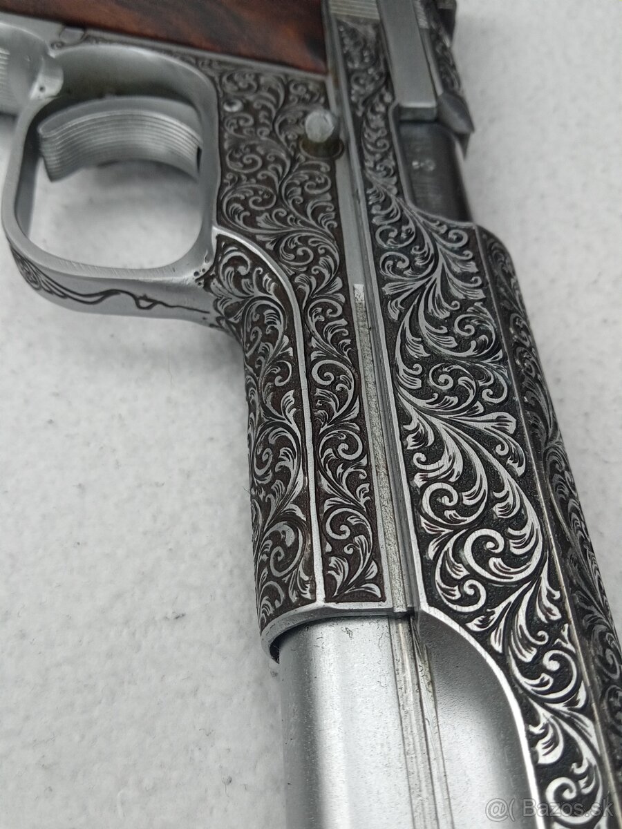 Luxusná gravírovaná pištoľ Smith & Wesson 52-1 - 8