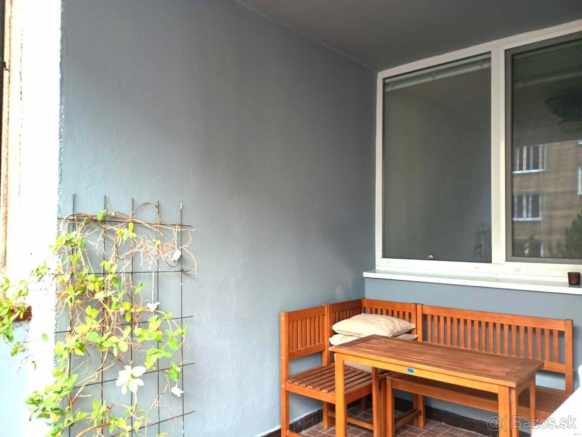 Prenájom 4-izbového bytu v centre Bratislavy, Kováčska ulica - 8