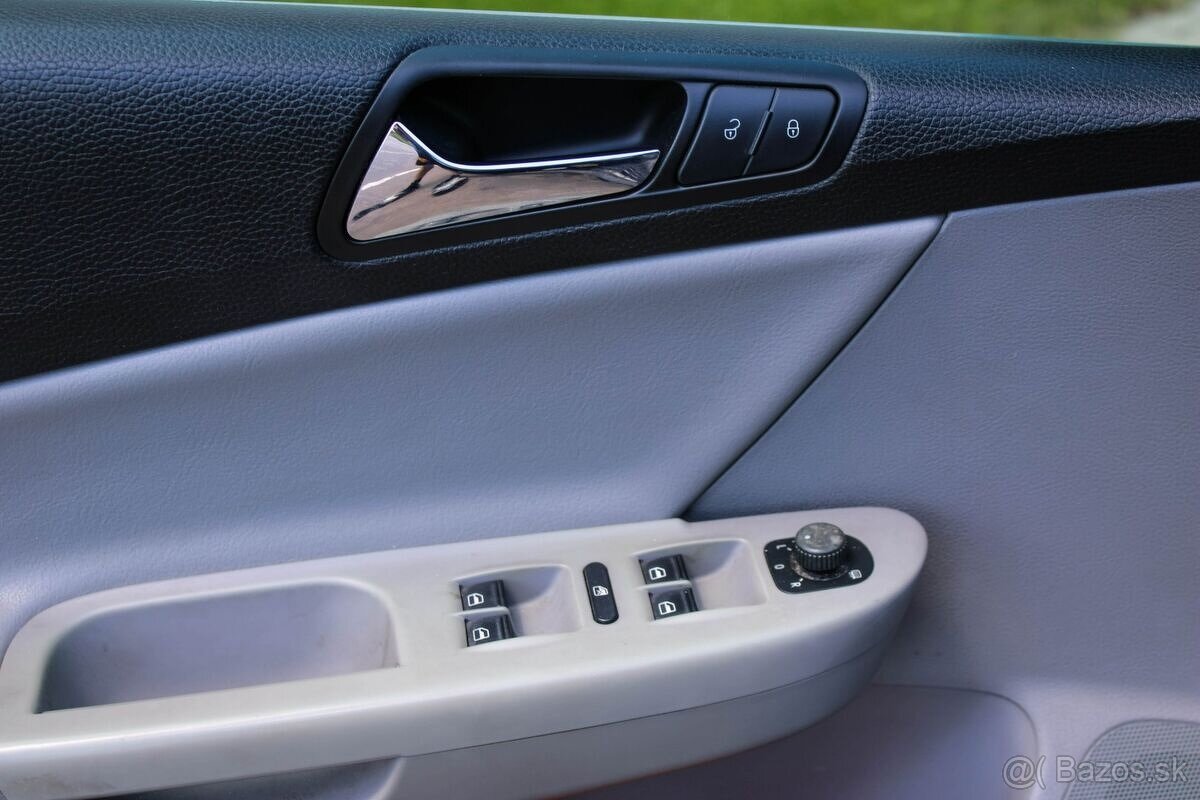 Volkswagen Passat Variant 2.0 FSI Highline - 8