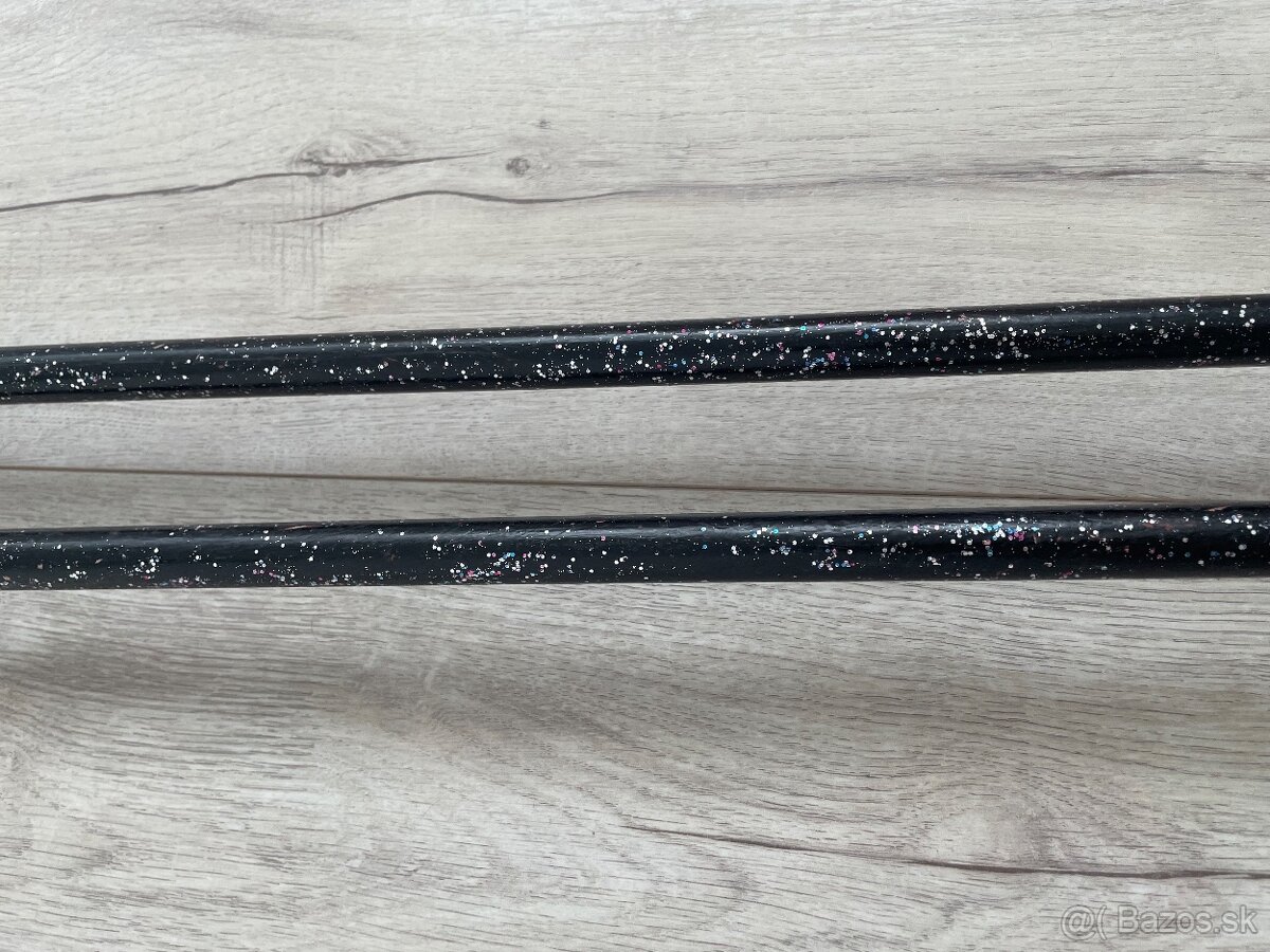 Lyže Atomic 157cm a palice - 8