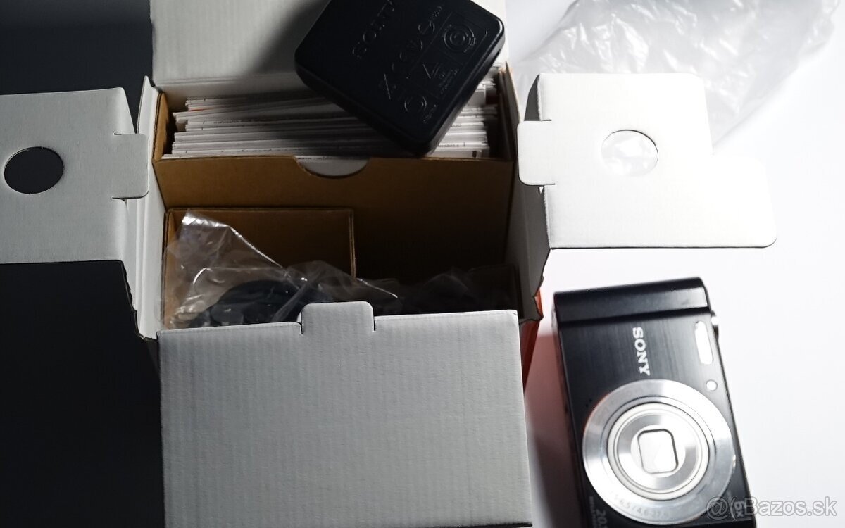 Sony Cyber-Shot DSC-W810 20,1Mpx 6x optický Zoom - 8