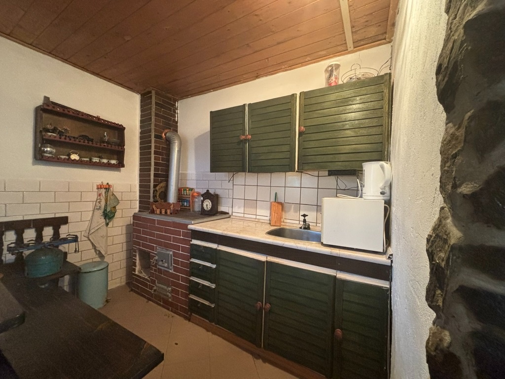 Murovaná chatka so záhradou, Čičky - 8