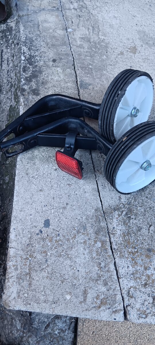 Bicykel s pomocnymi kolieskami - 8