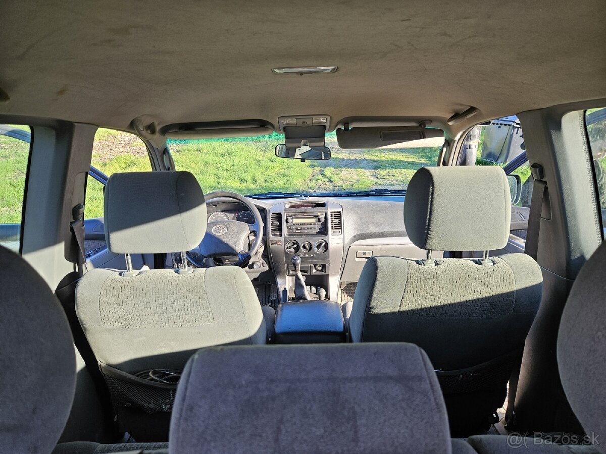 Toyota LandCrusier 120 - 8