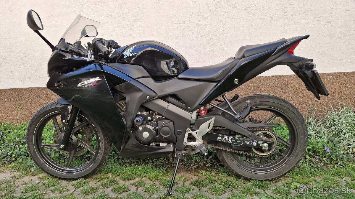 Honda CBR125R 2. generacia - 8