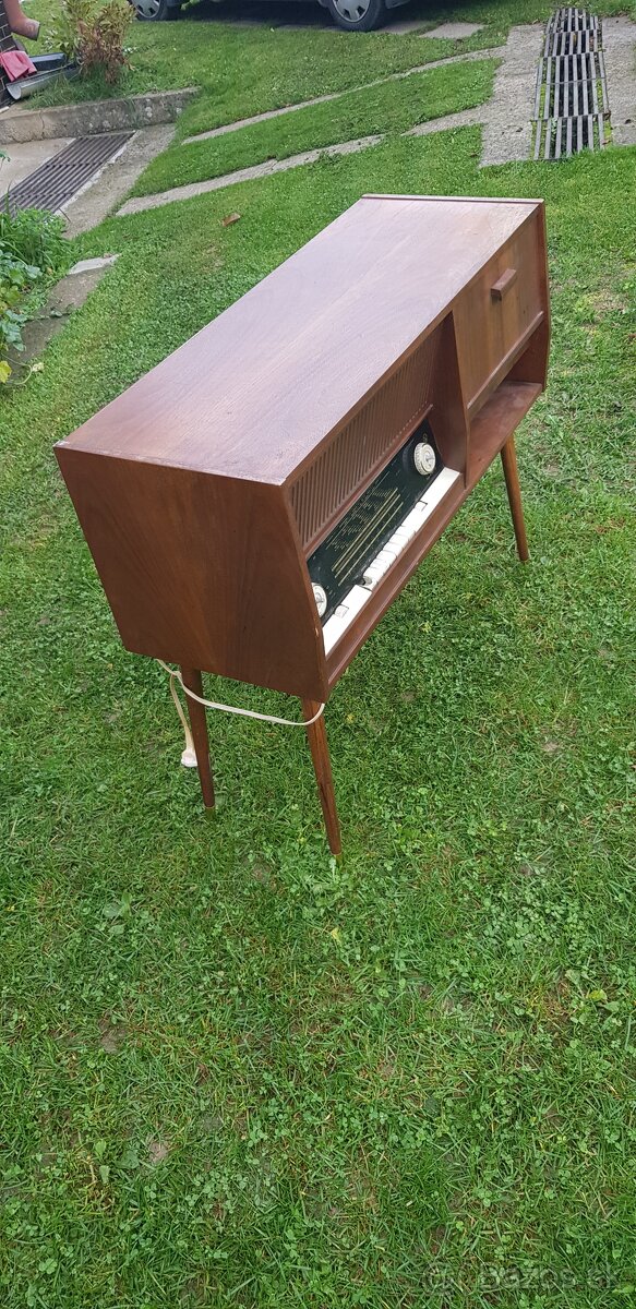 rádio a šijací stroj - 8