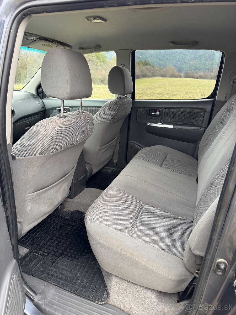 TOYOTA HILUX - 8
