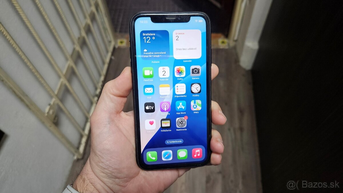 Apple iPhone XR 64GB black - 8
