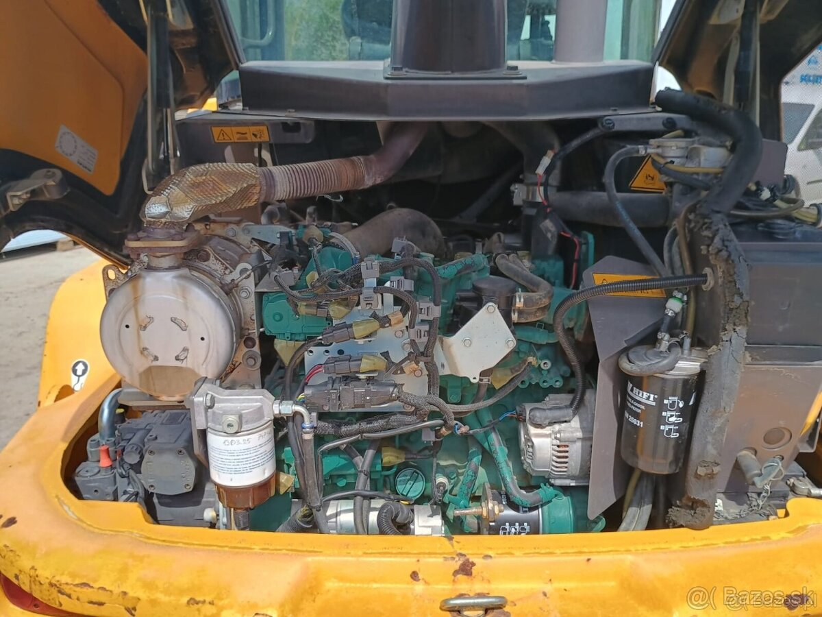Nakladač Volvo L35G - 8