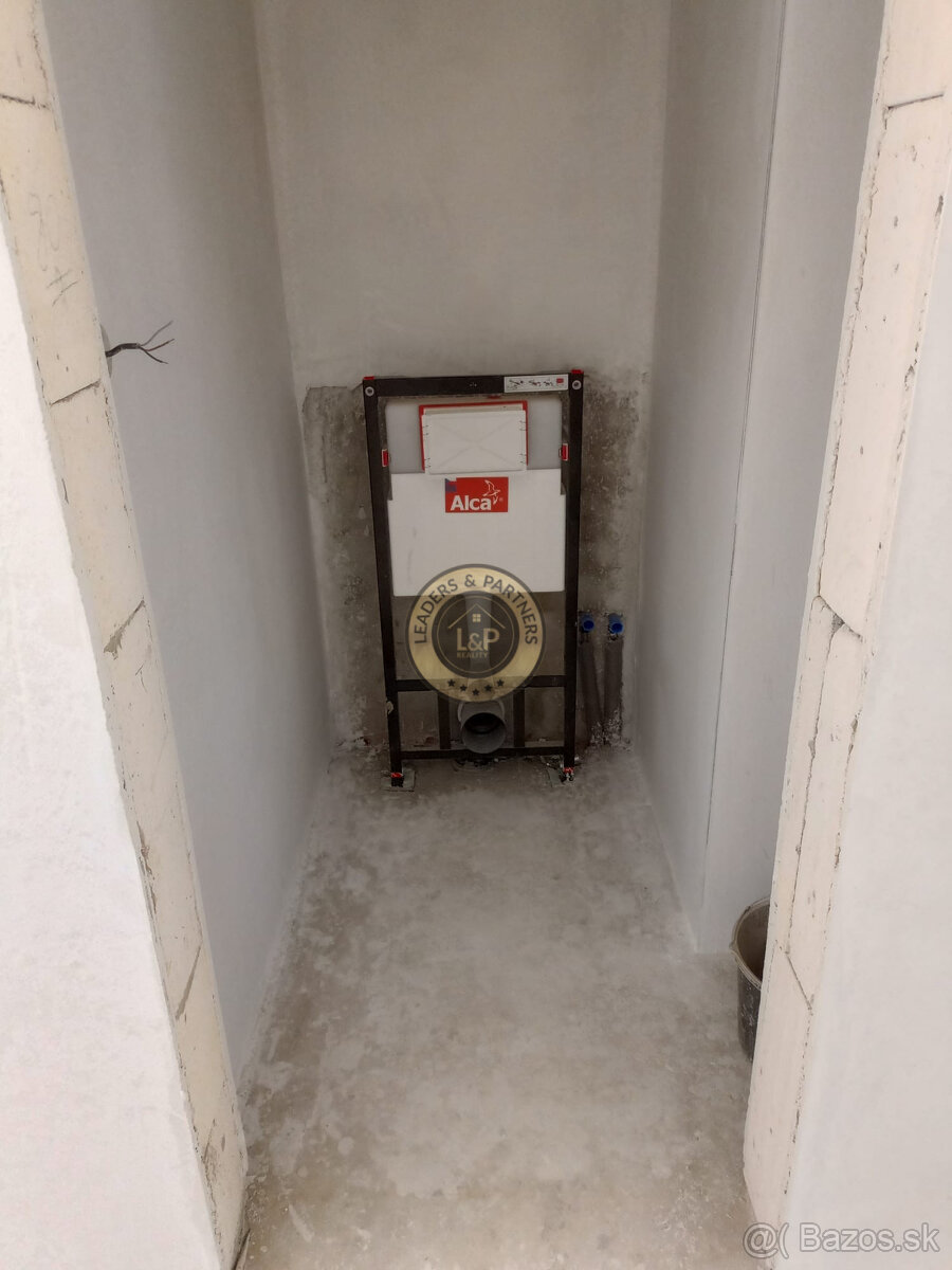 Rezervované Na predaj 5-izbový rodinný dom v obci Košolná - 8