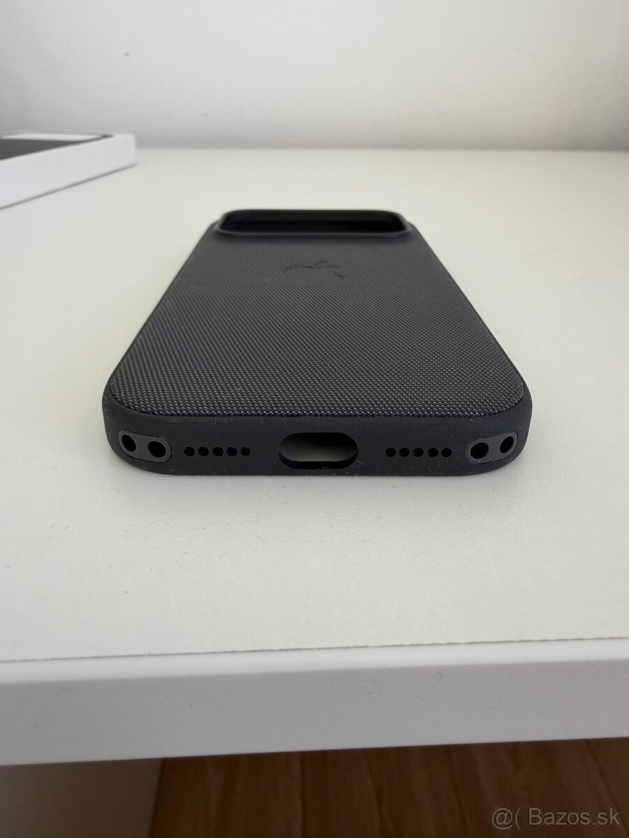 iPhone 17 Pro - kryty Apple a Pitaka - 8