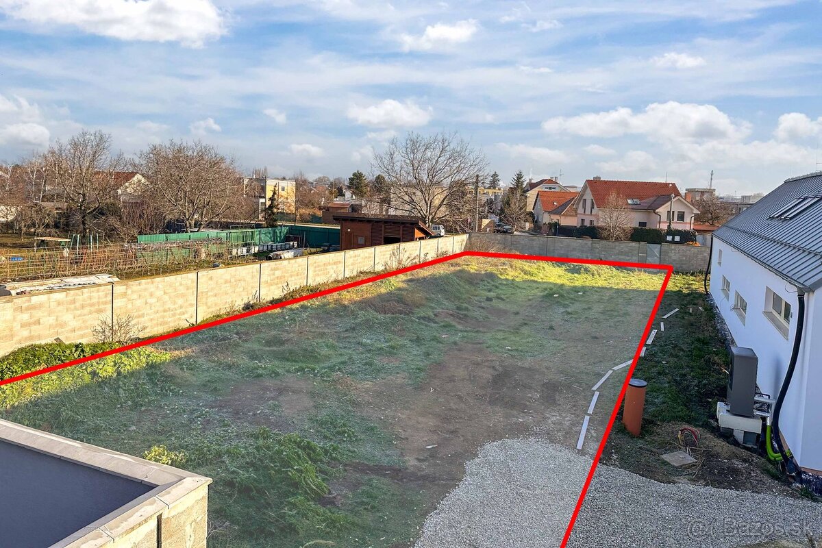 Na PREDAJ Slnečný, stavebný pozemok ,oplotený v obľúbene - 8