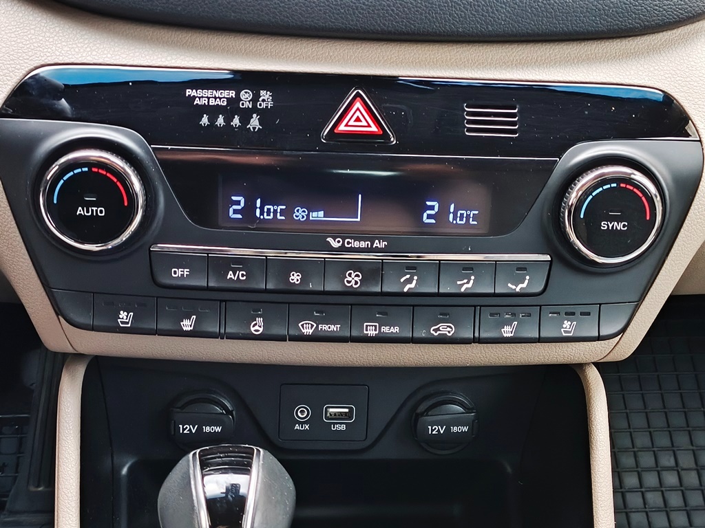 Predam Hyundai Tucson 2WD 1.7 CRDi PREMIUM - 8