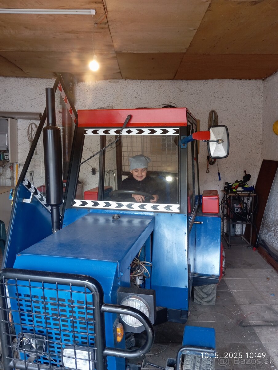 Malotraktor z náradím - 8