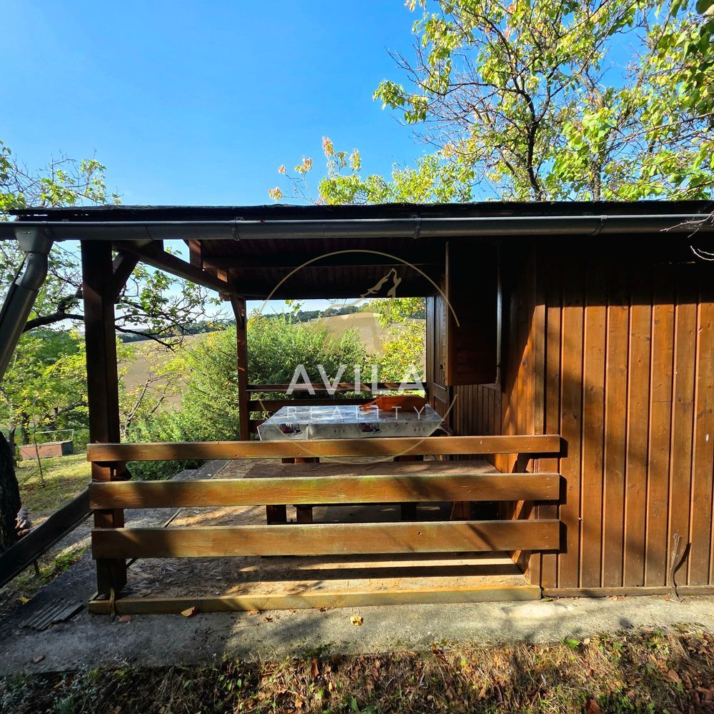 416 m² zelene a pokoja – na predaj záhrada s chatkou v Čacht - 8