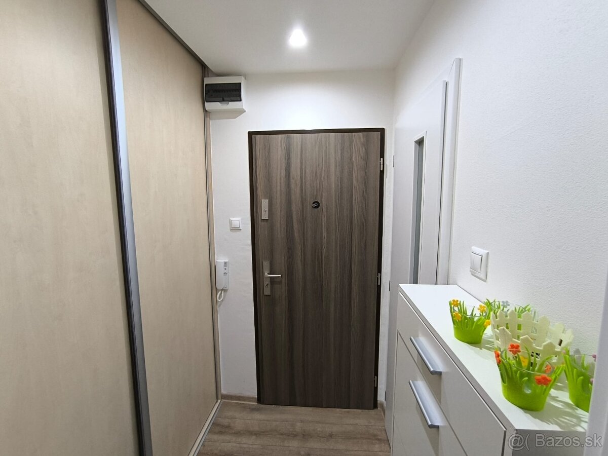 PRENÁJOM - veľmi pekný 1-izb. byt - Martin - Košúty 1 - 8