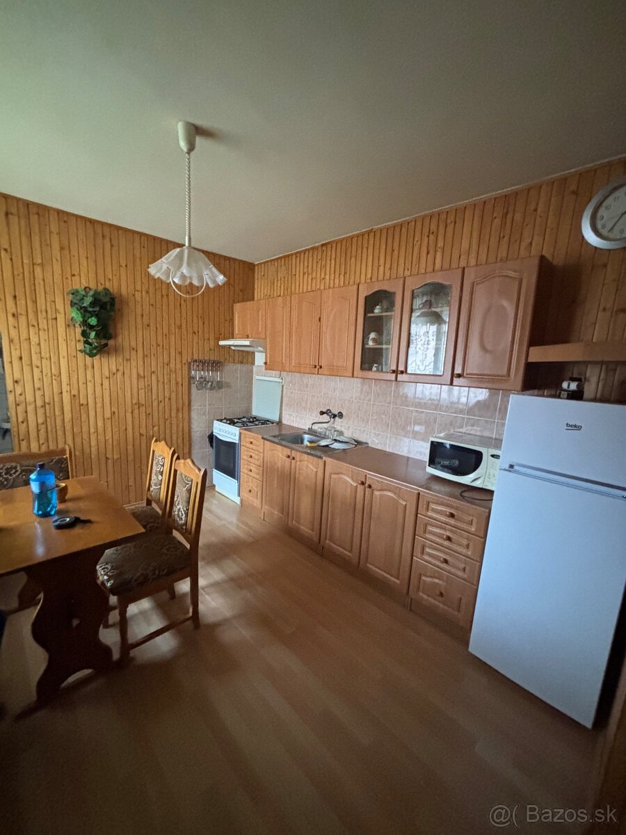 Predám 4 izbový dom v obci Ňárad - 8