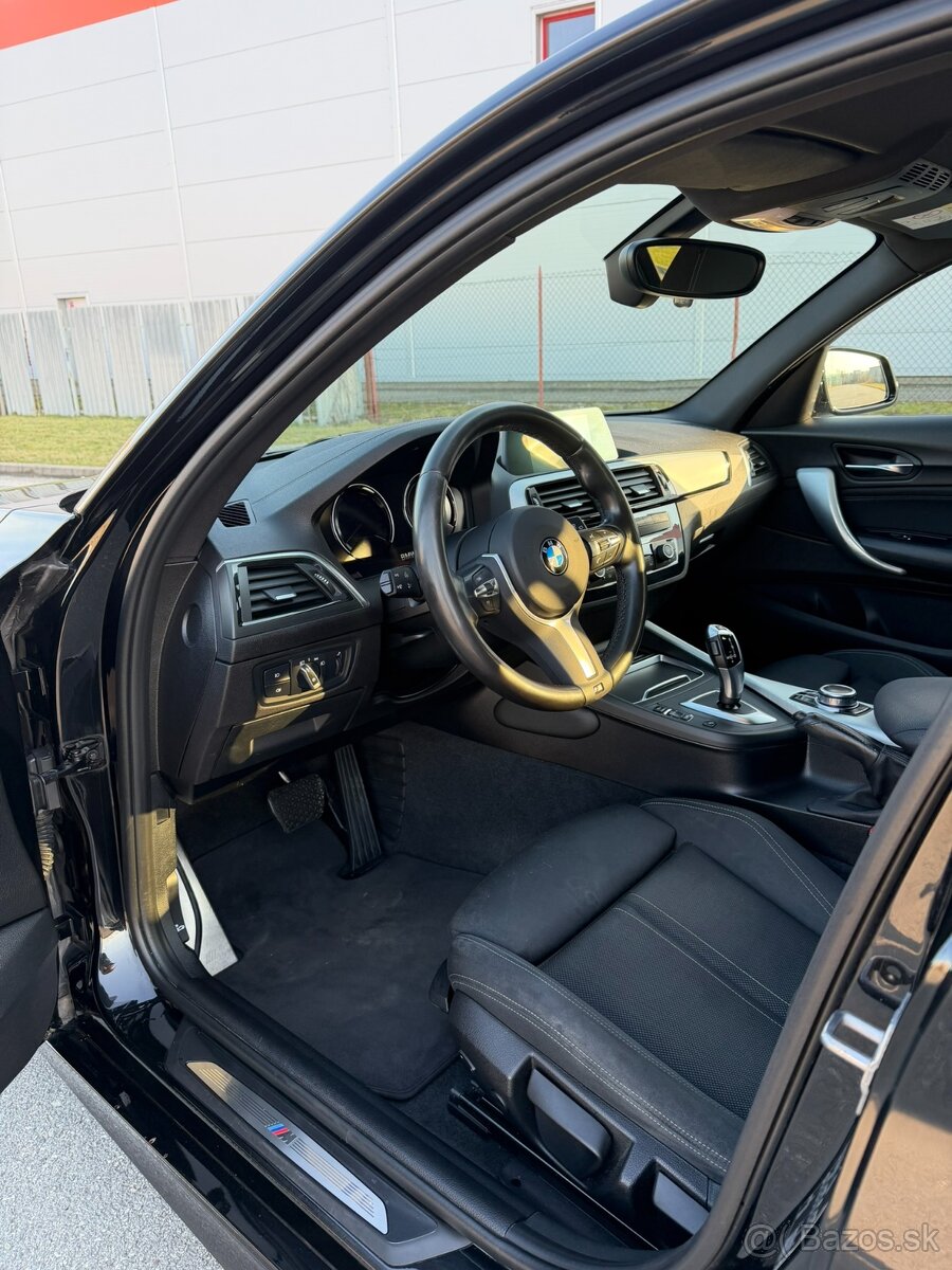 BMW 118I - 2019 - 8